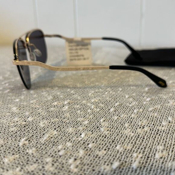 QUAY Playa Black and Gold Rimless Aviator Sunglasses NWT - Picture 6 of 10